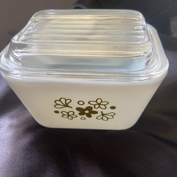 Pyrex container with lid - Picture 4 of 5